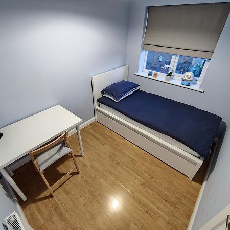 Joshua Court Single Room Stoke-on-Trent ภายนอก รูปภาพ