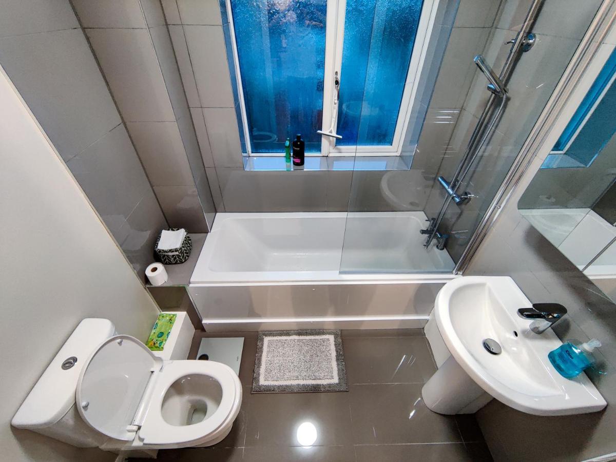 Joshua Court Single Room Stoke-on-Trent ภายนอก รูปภาพ