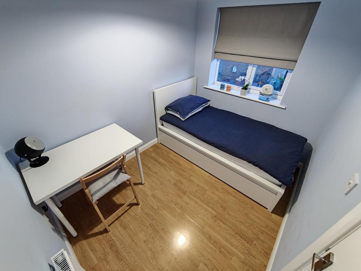Joshua Court Single Room Stoke-on-Trent ภายนอก รูปภาพ