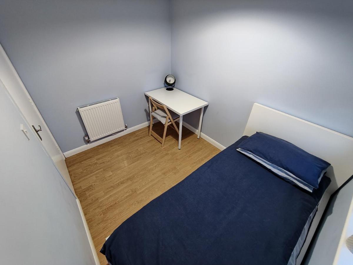 Joshua Court Single Room Stoke-on-Trent ภายนอก รูปภาพ